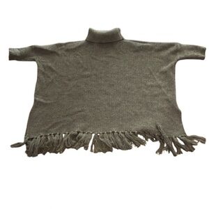 One A women’s grey fringe poncho o/s boho chic in excellent used condition
